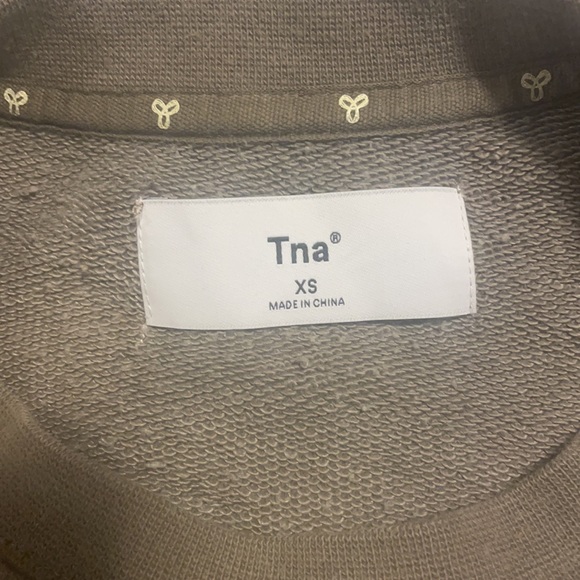 Aritzia TNA Perkins Light Sweater - Picture 2 of 2